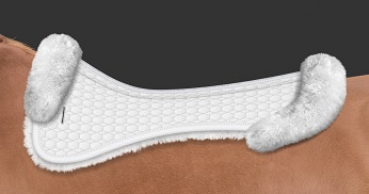 Preview: Mattes Lammfell Sattelkissen Island Fellrand vorne und hinten mit verkürztem Fellkranz