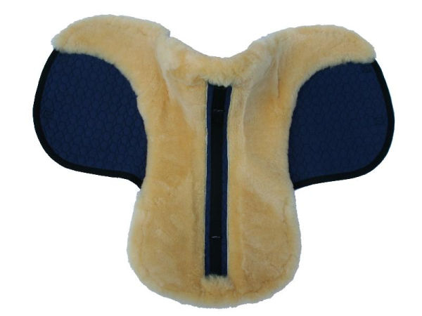 Mattes Satteldecke Lammfellkissen+Lammfellstreifen Vorderkante